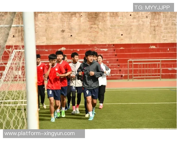 重生为足球教练逆袭人生带领球队走向辉煌的传奇之路